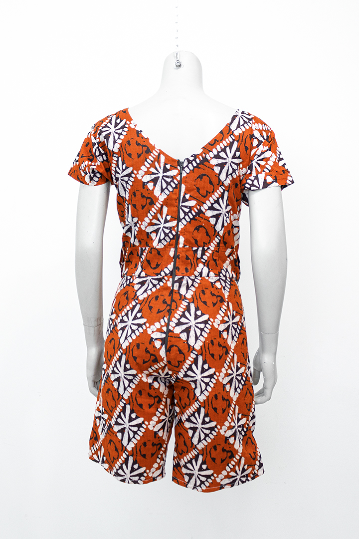 Roestbruine vintage playsuit met zwart-witte batik print