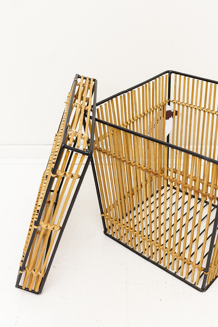 Rohé vintage mand van rotan en metaal met deksel