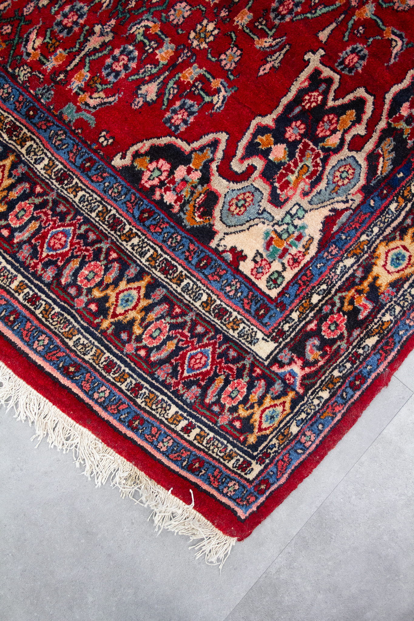 Vintage rood Perzisch vloerkleed met motieven