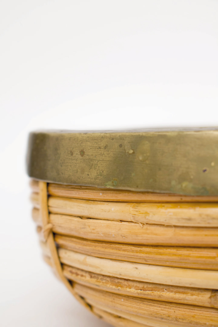 Rotan schaal met messing rand Gabriella Crespi of Raymor