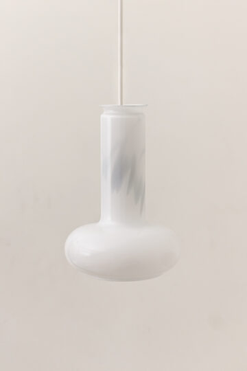 Sidse Werner voor Holmegaard opaal glazen hanglamp jaren 80