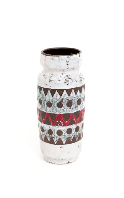 Strehla vaas vintage met wit fat lava glazuur en zigzag patroon