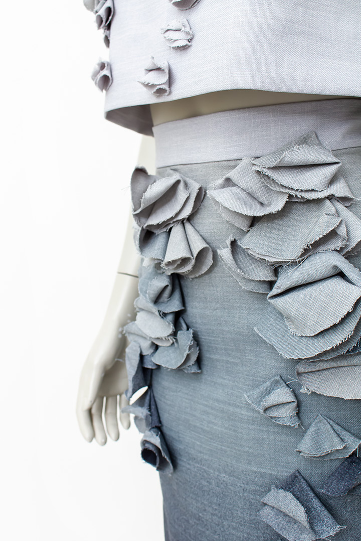 Studio Bolder grijze top en ombre kokerrok met 3D decoraties