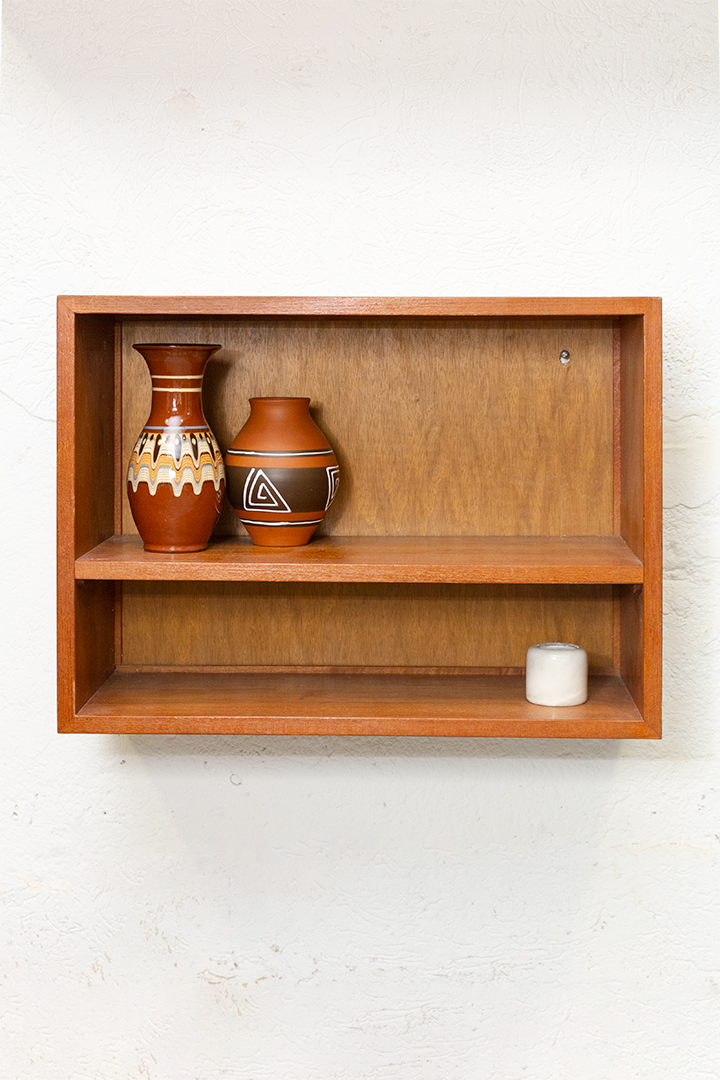 Teakhouten wandkastje met schap jaren 60