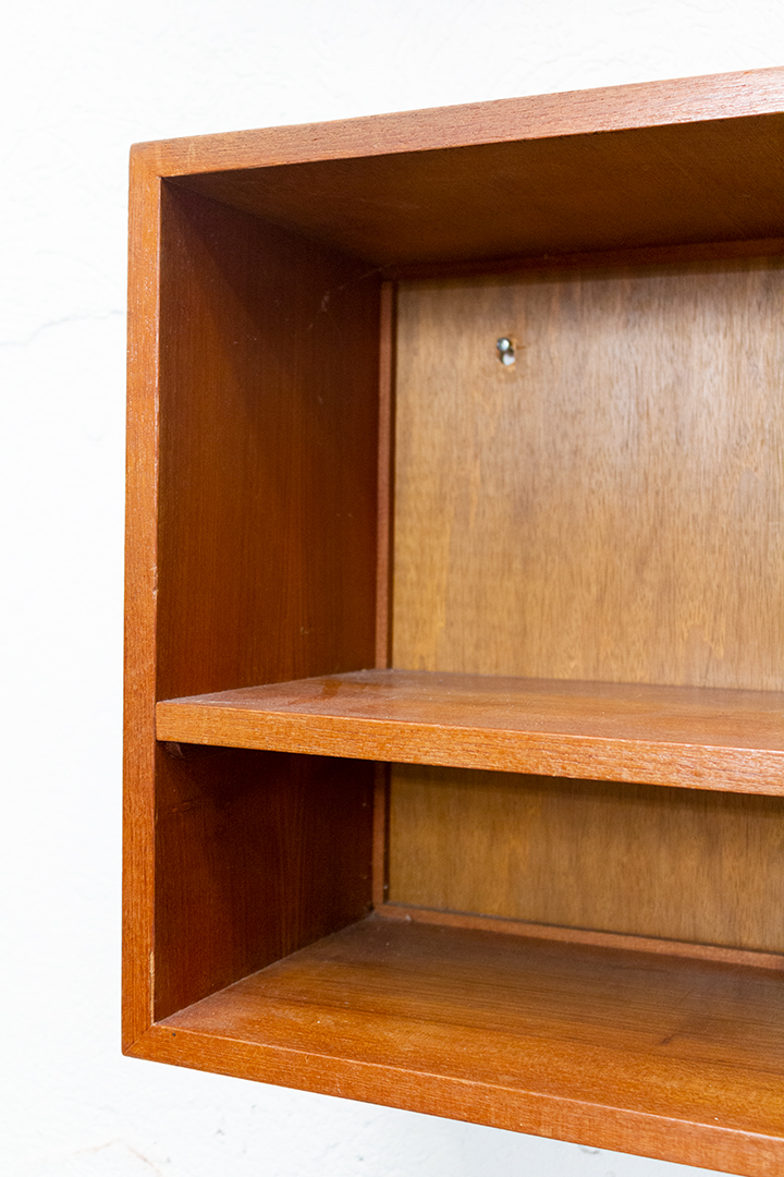 Teakhouten wandkastje met schap jaren 60
