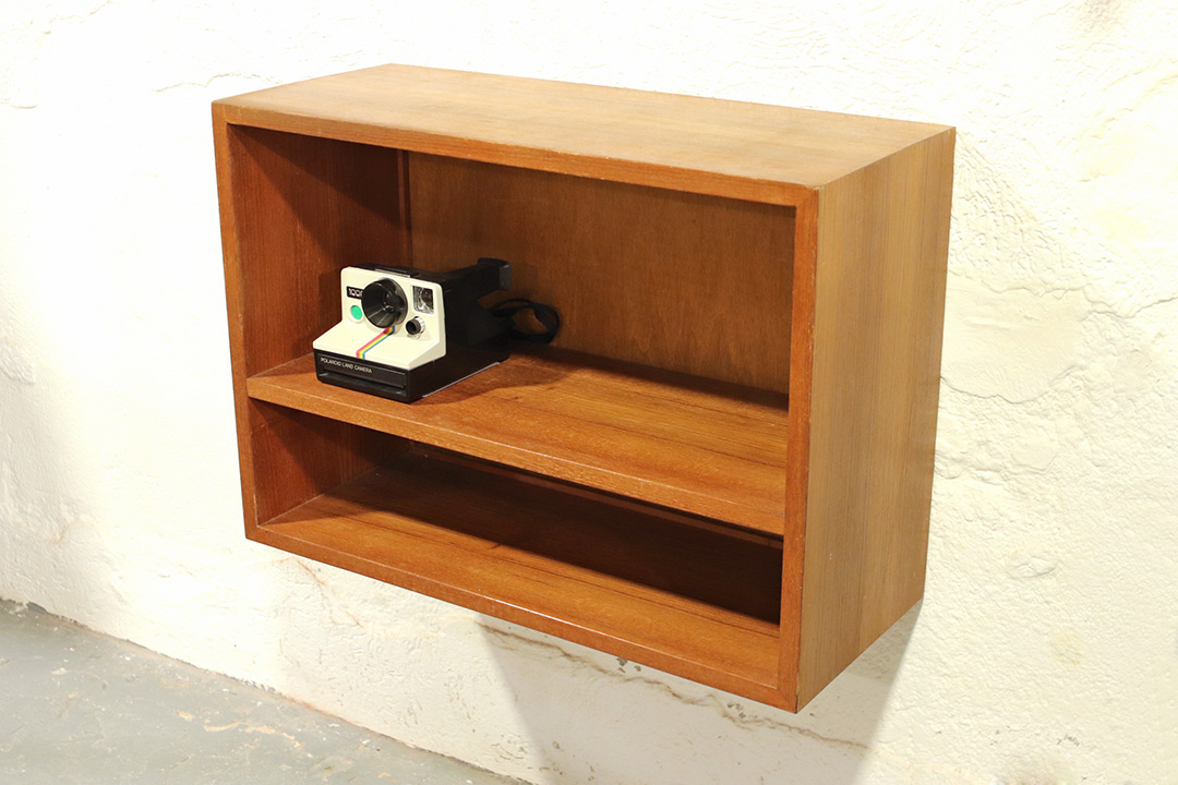 Teakhouten wandkastje met schap jaren 60