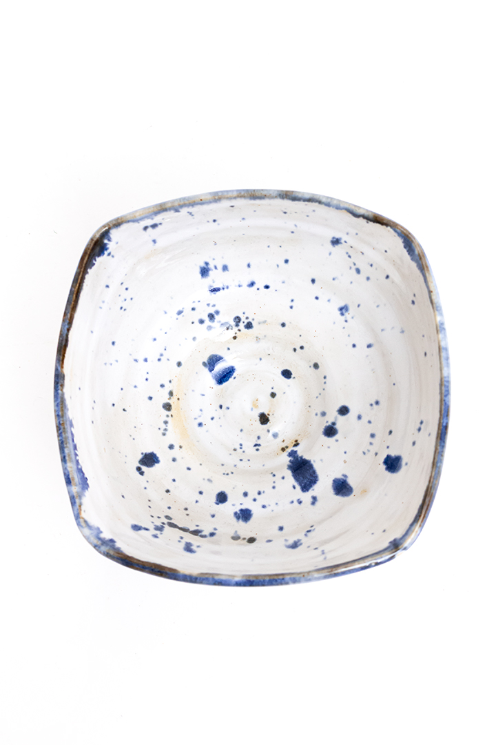 Vierkante schaal keramiek met blauwe spikkels Franck Coutant