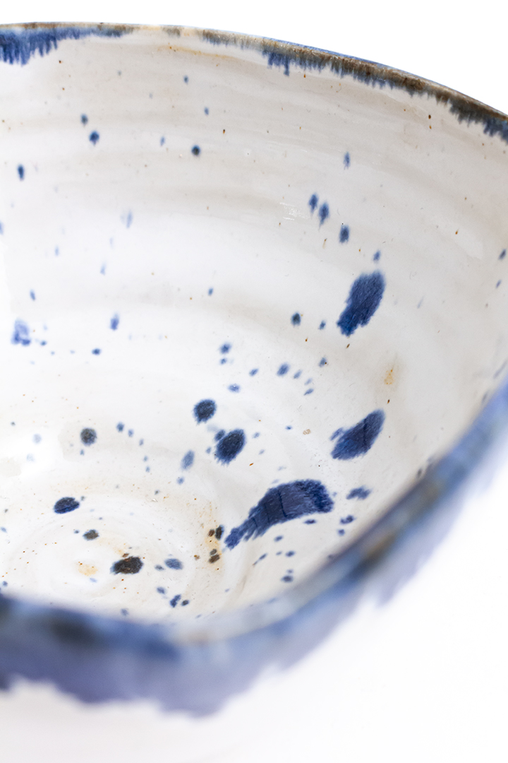 Vierkante schaal keramiek met blauwe spikkels Franck Coutant