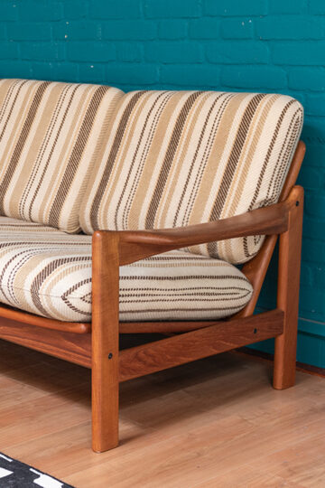 Vintage 3-zits bank van teakhout met gestreepte wollen kussens jaren 60