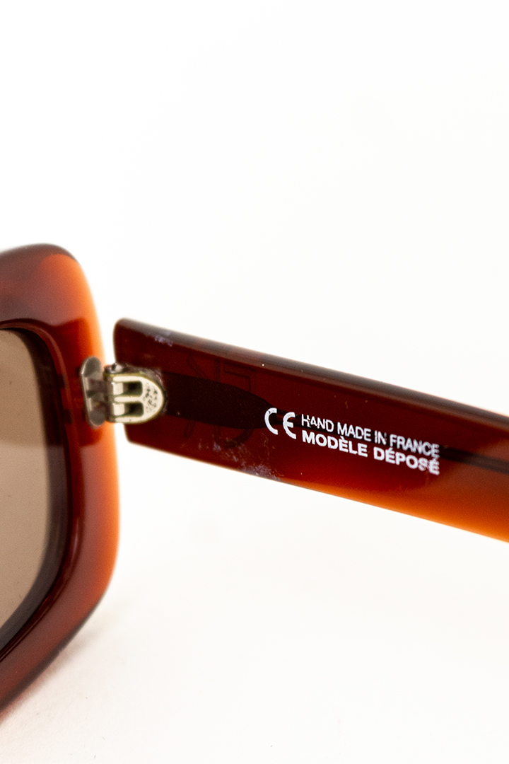 Vintage Emmanuelle Khanh bordeauxrode zonnebril inclusief origineel hoesje