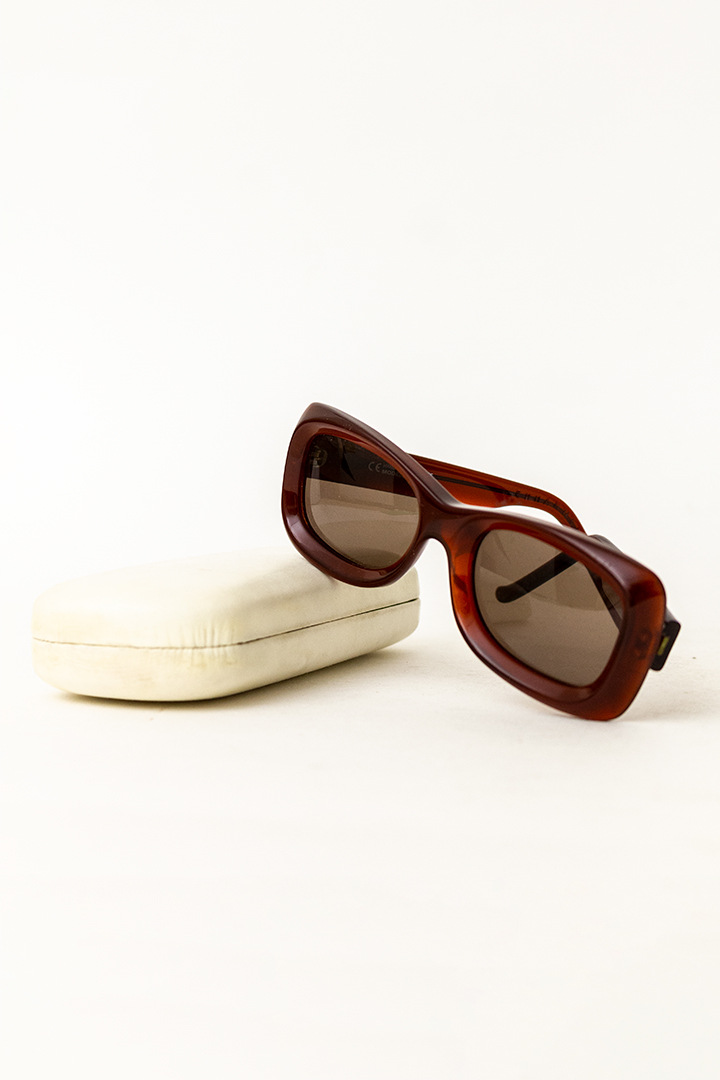 Vintage Emmanuelle Khanh bordeauxrode zonnebril inclusief origineel hoesje