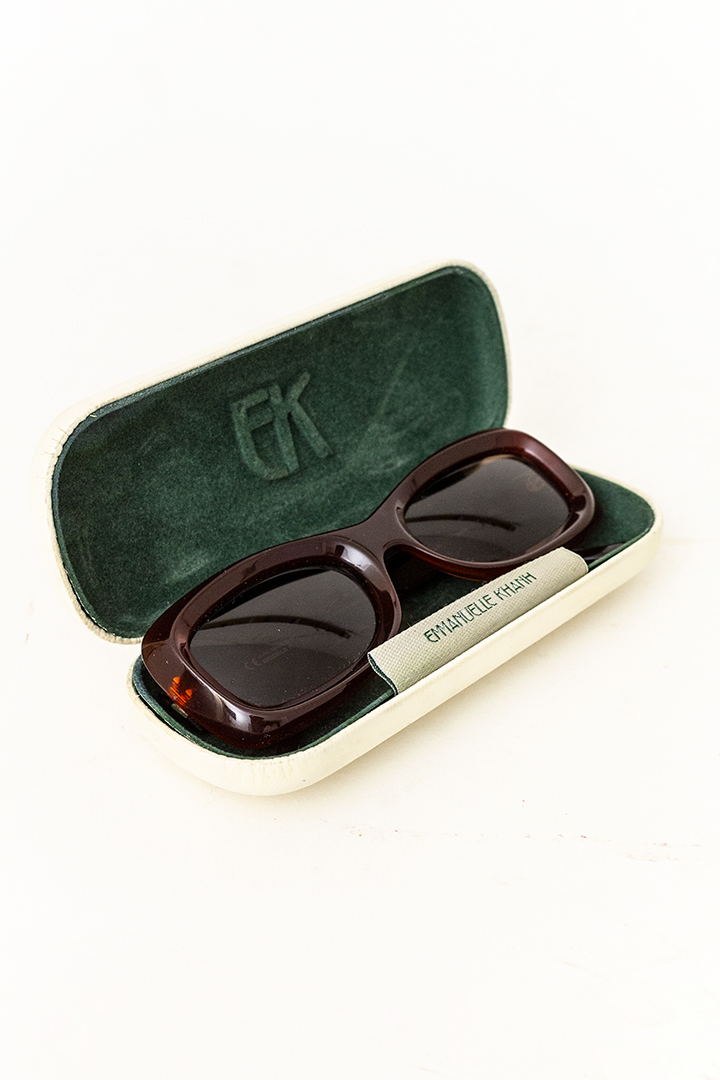 Vintage Emmanuelle Khanh bordeauxrode zonnebril inclusief origineel hoesje