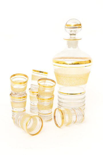 Vintage Franse karaf met 8 shotglaasjes goud gestreept