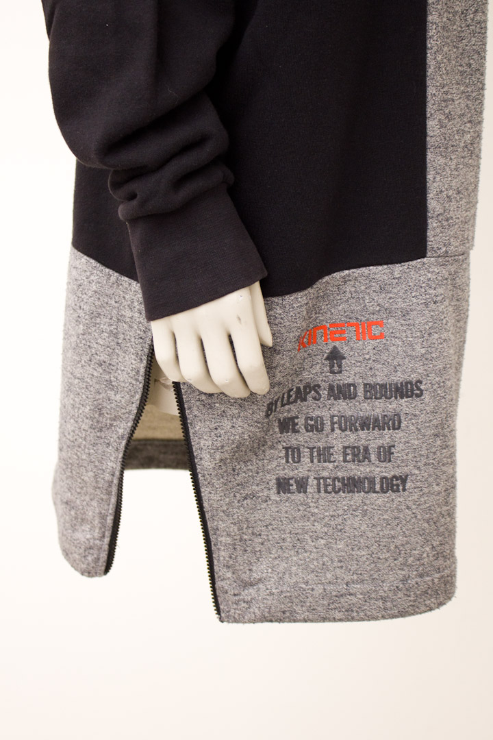 Zwart/grijze lange vintage Kansai Yamamoto O2 "Leaps and Bounds" sweater uit de jaren 80