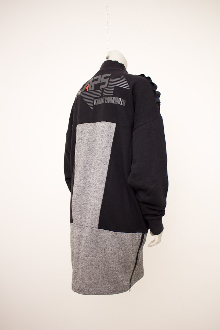 Zwart/grijze lange vintage Kansai Yamamoto O2 "Leaps and Bounds" sweater uit de jaren 80