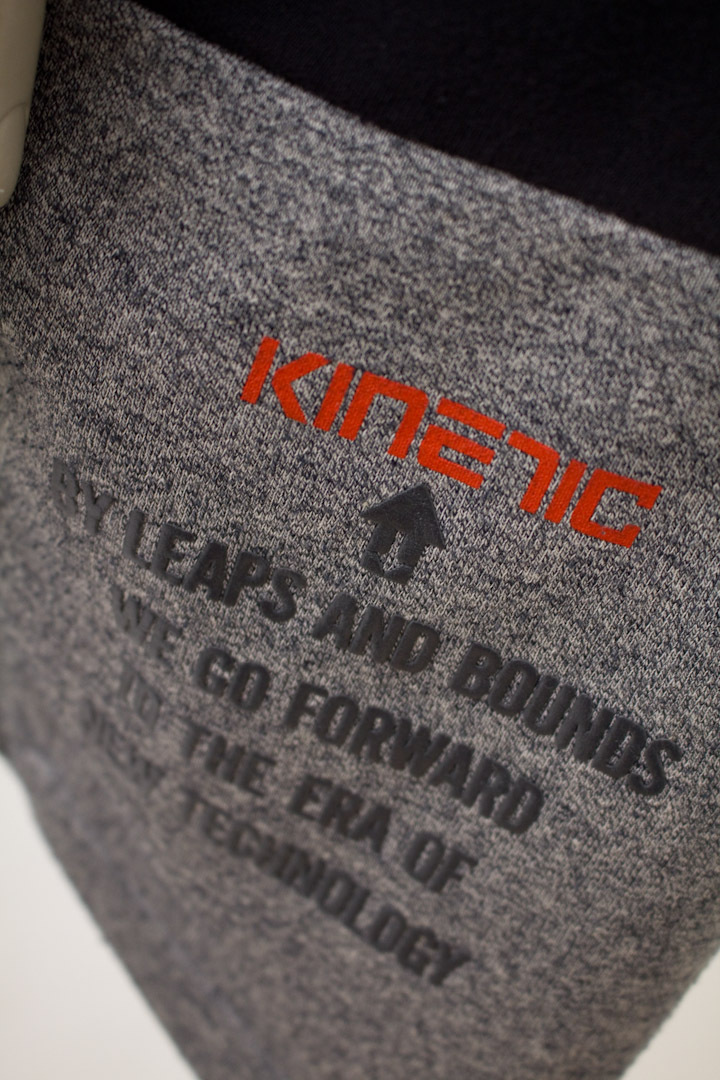 Zwart/grijze lange vintage Kansai Yamamoto O2 "Leaps and Bounds" sweater uit de jaren 80