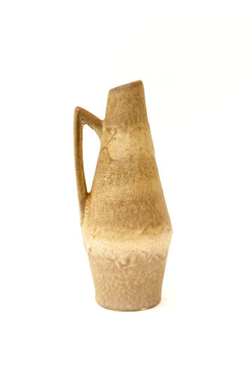 Vintage Scheurich vaas beige met puntig handvat