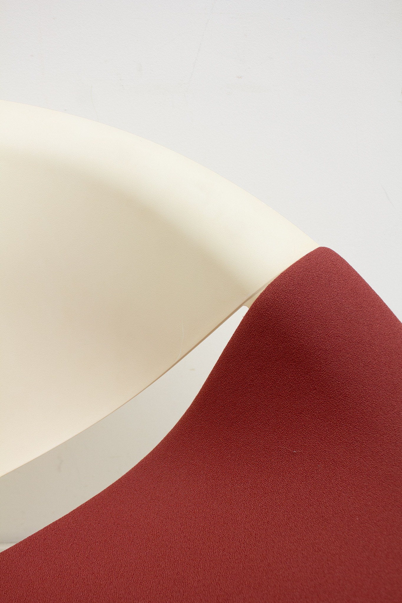 Vintage crème So Happy fauteuil Marco Maran met rode bekleding