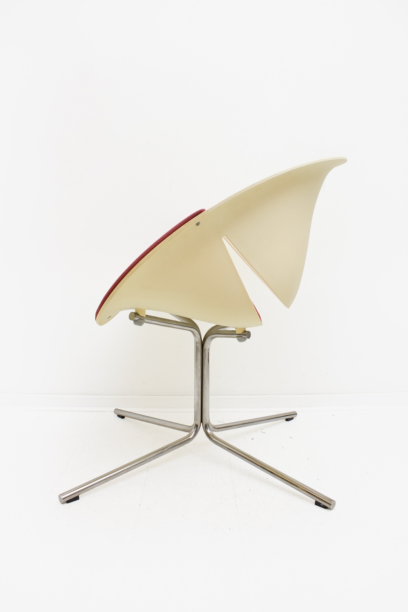 Vintage crème So Happy fauteuil Marco Maran met rode bekleding