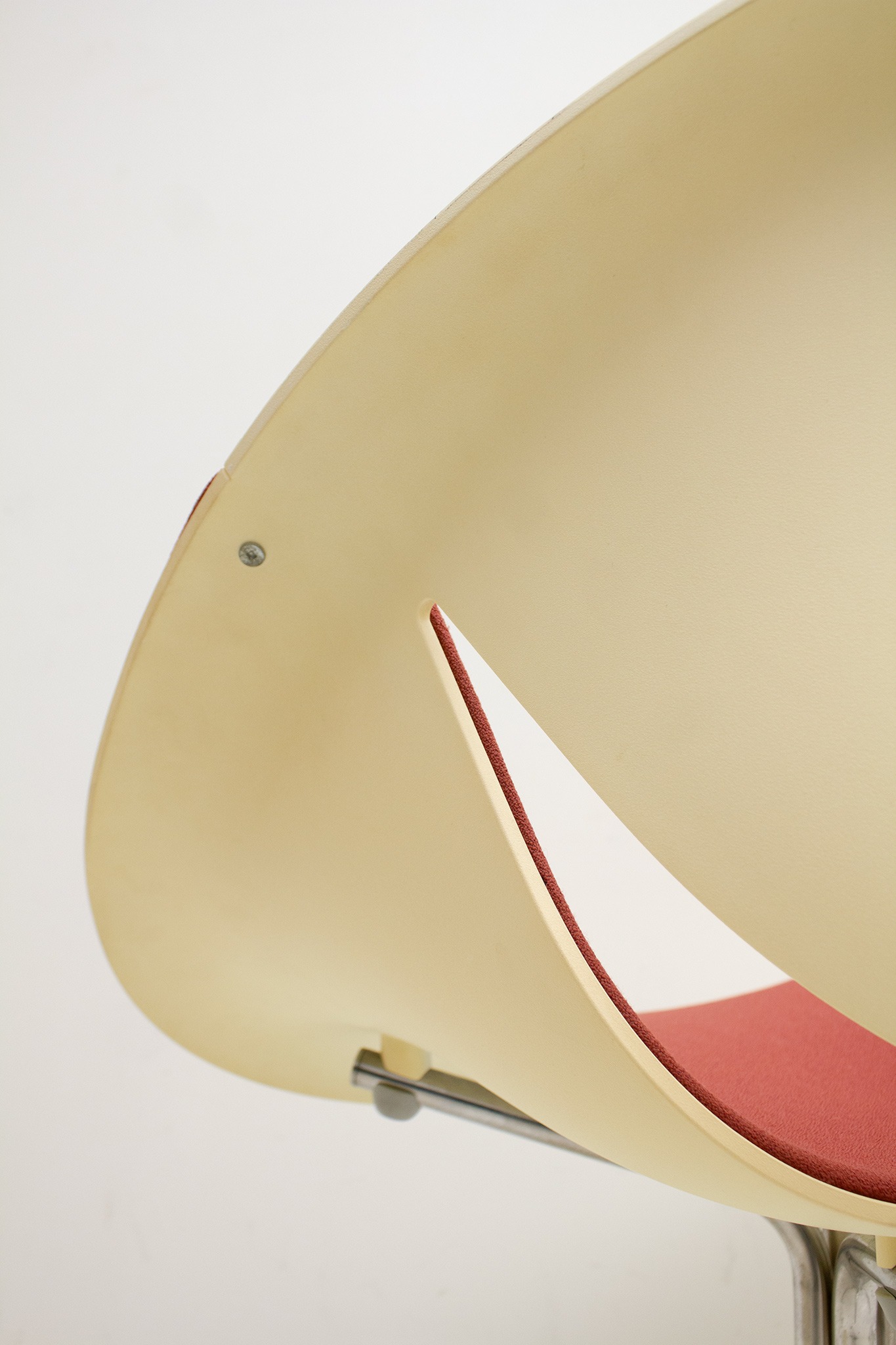 Vintage crème So Happy fauteuil Marco Maran met rode bekleding