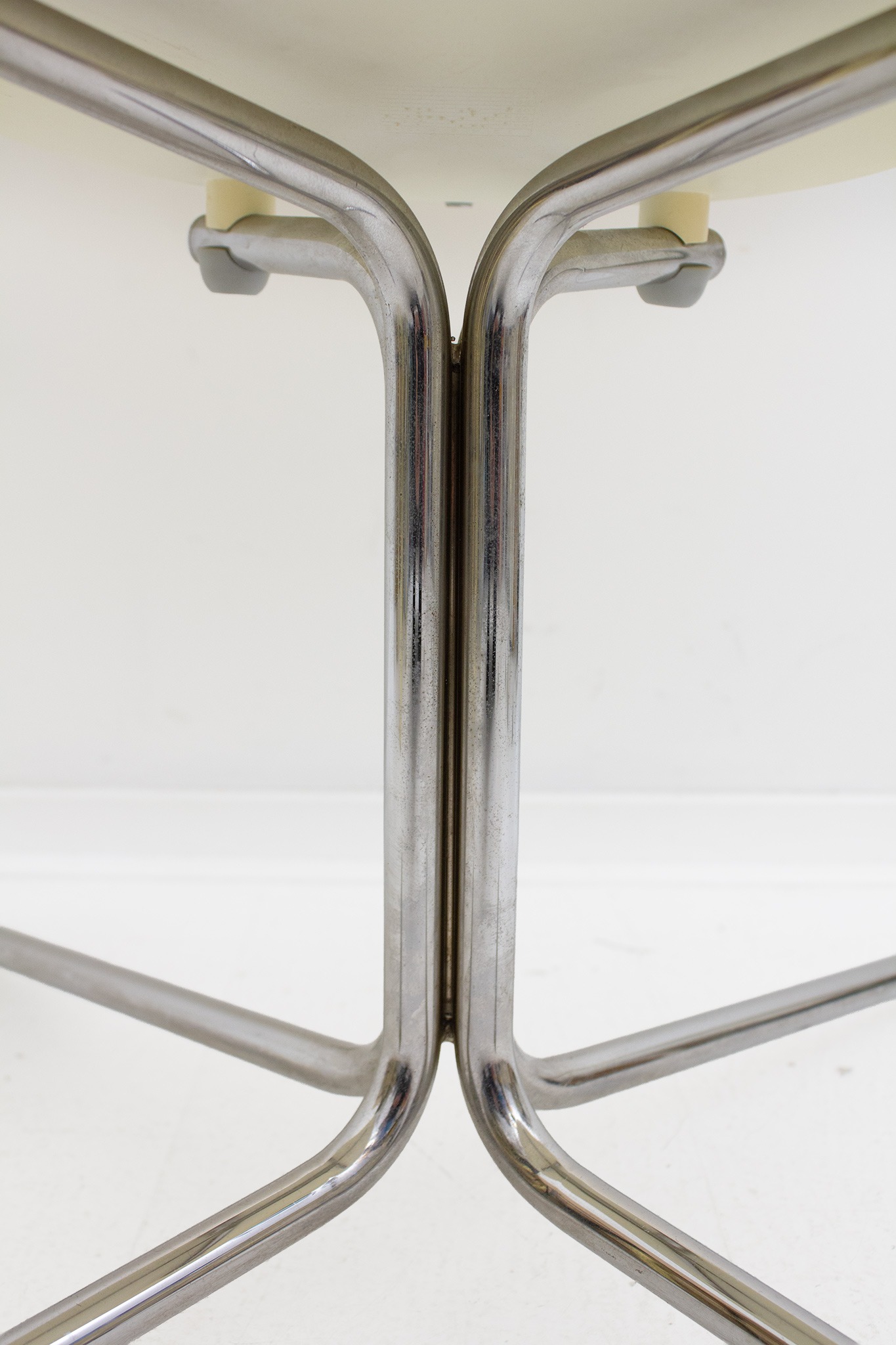 Vintage crème So Happy fauteuil Marco Maran met rode bekleding