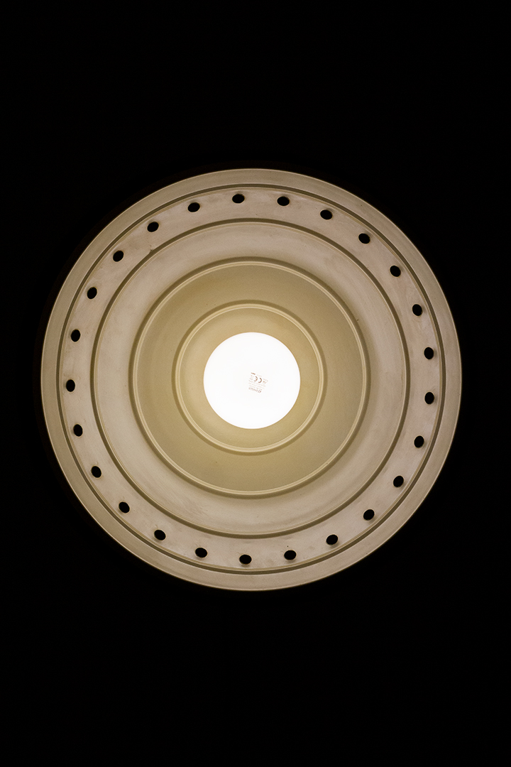 Vintage Space Age hanglamp Dijkstra met bruine kunststof bol en aluminium binnenwerk