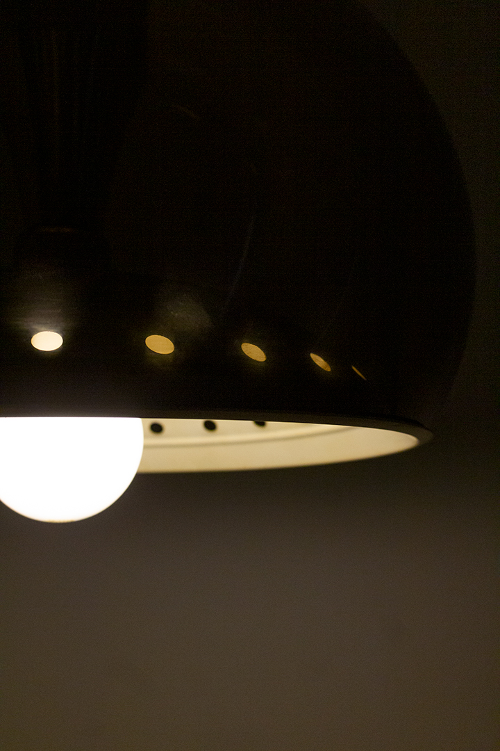 Vintage Space Age hanglamp Dijkstra met bruine kunststof bol en aluminium binnenwerk