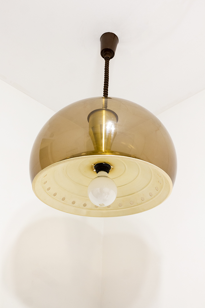 Vintage Space Age hanglamp Dijkstra met bruine kunststof bol en aluminium binnenwerk