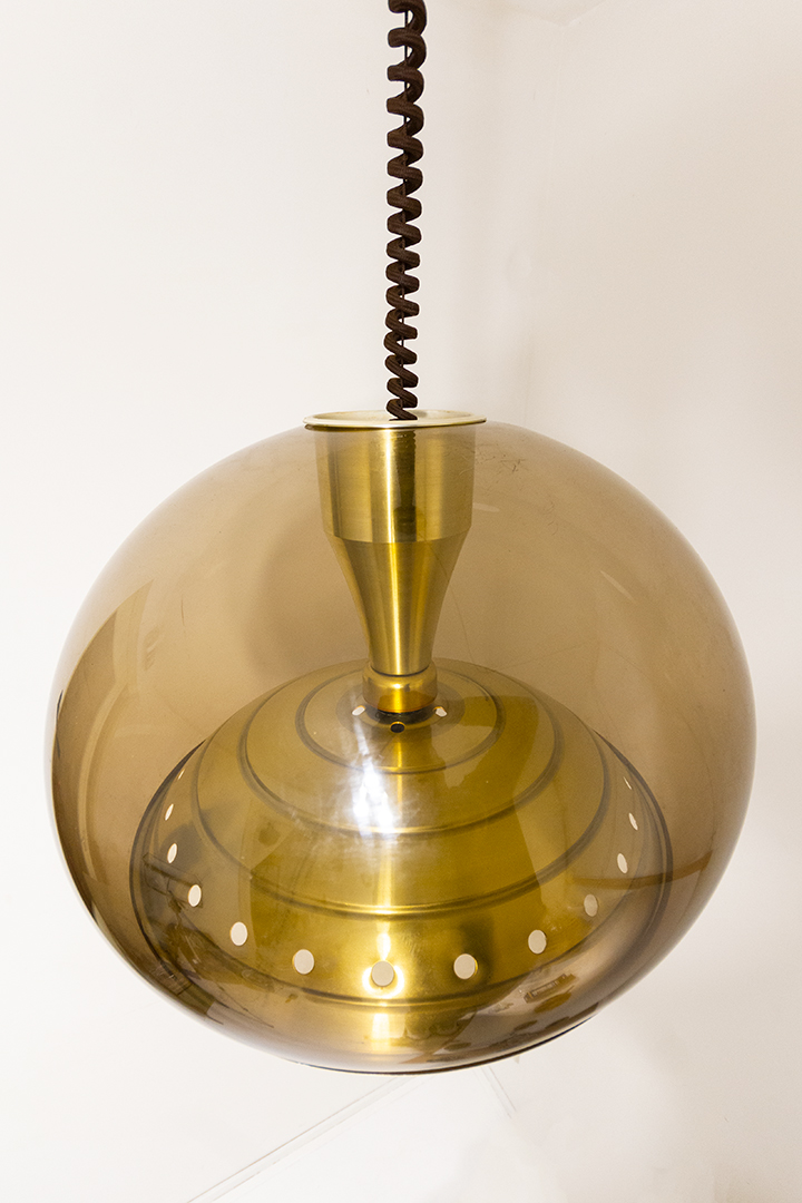 Vintage Space Age hanglamp Dijkstra met bruine kunststof bol en aluminium binnenwerk