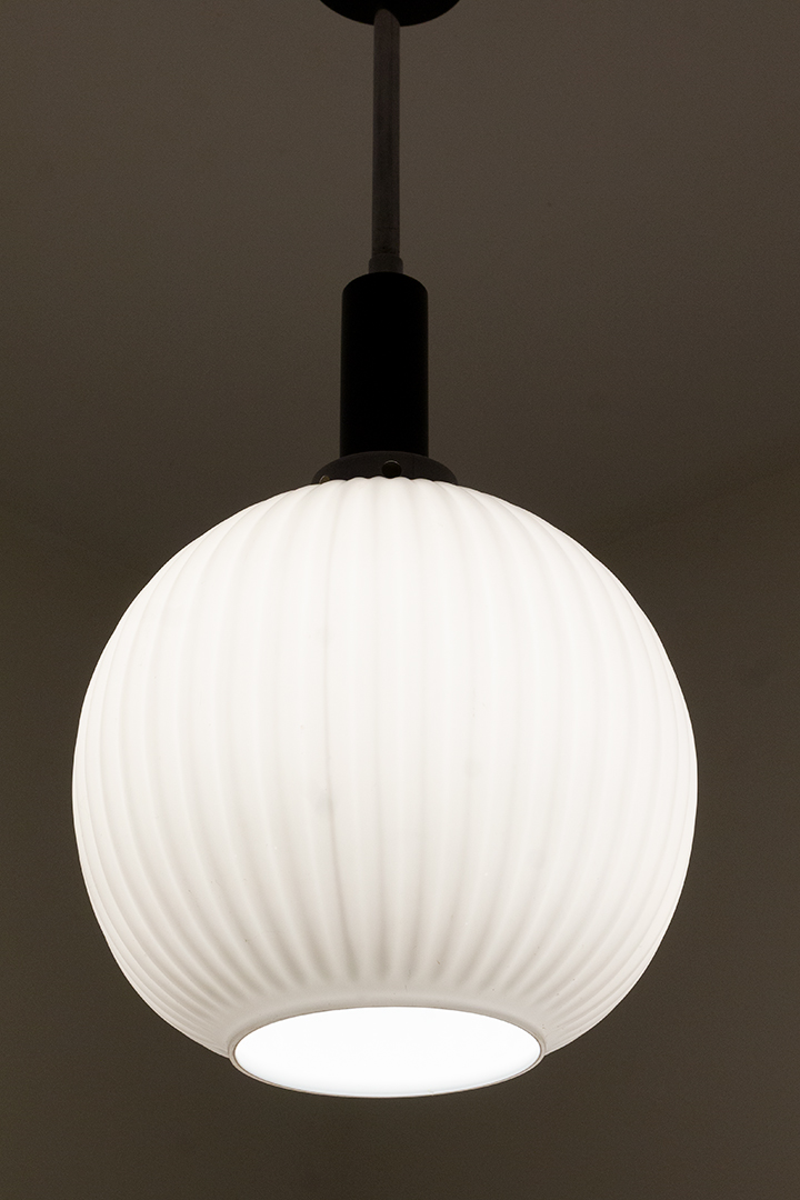 Vintage Space Age hanglamp met opaline lampenkap Massive x PJ De Jaeck