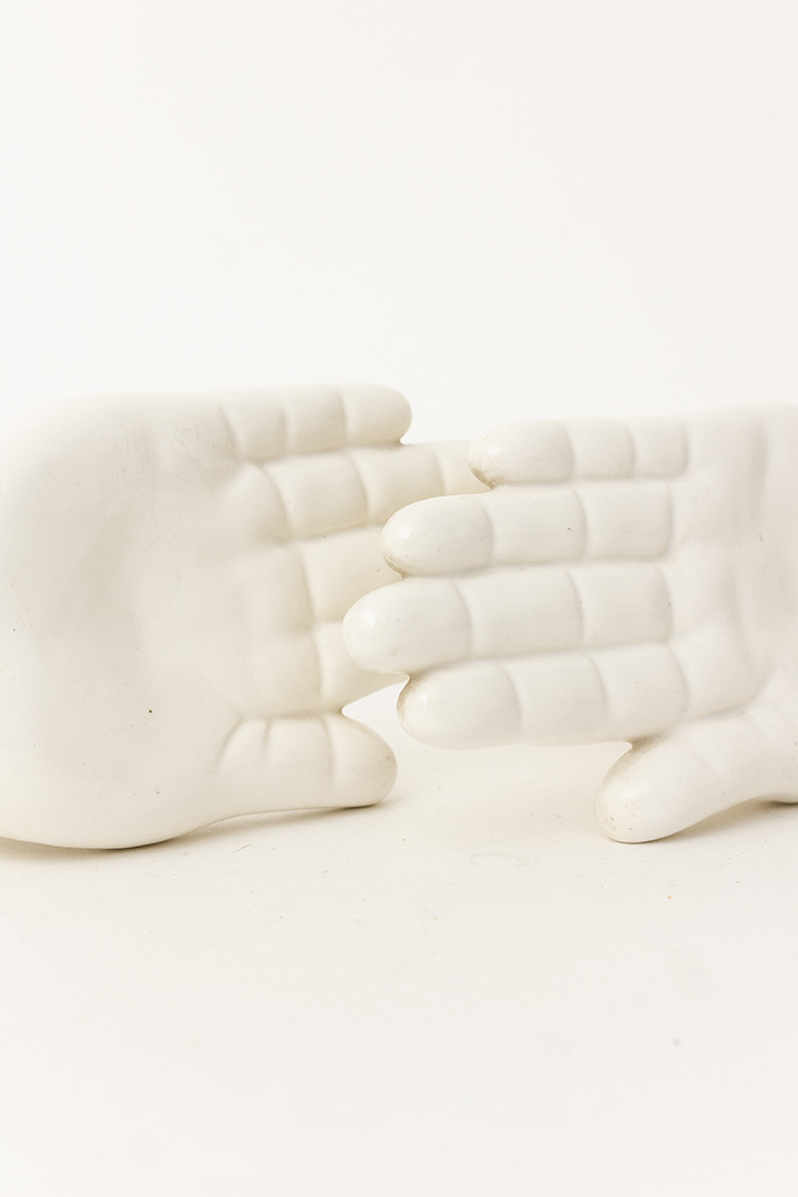 Vintage boekensteunen - set van 2 witte keramieken handen