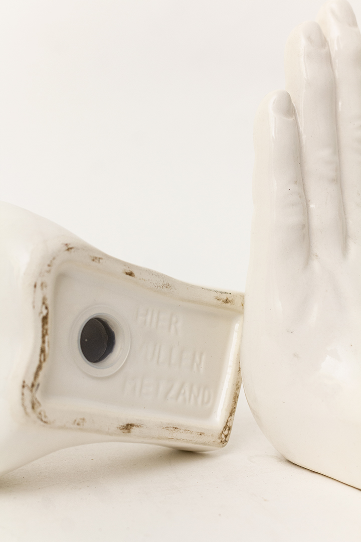 Vintage boekensteunen - set van 2 witte keramieken handen