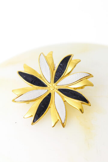 Vintage broche bloem goudkleurig met leren details