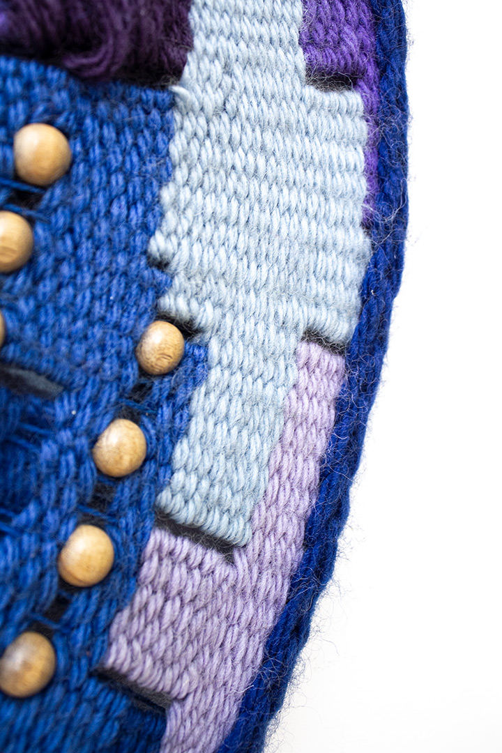 Vintage geweven wandornament blauw en paars met kralen