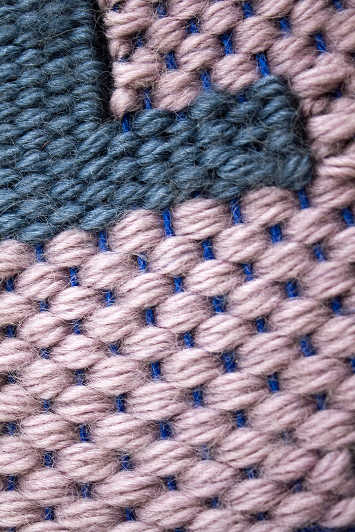 Vintage geweven wandornament blauw en paars met kralen