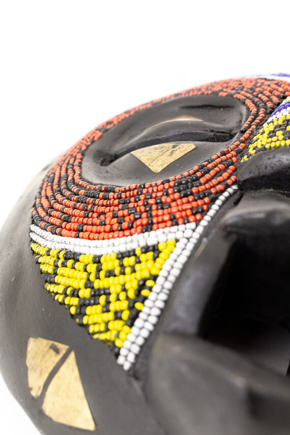 Vintage handgemaakt houten masker ingelegd met kralen en messing Ashanti Ghana