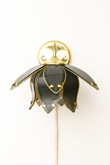 Vintage lotus wandlamp van messing met grijs glas Hollywood-Regency