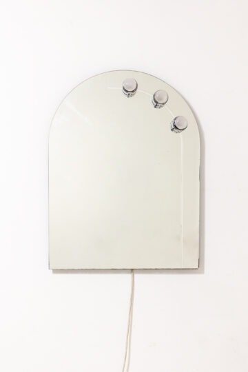 Vintage make-up spiegel met drie lichtbronnen