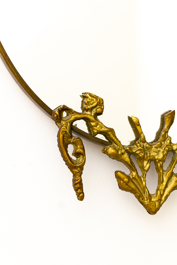 Vintage ovale messing spiegel met barok details en vrouwenhoofd