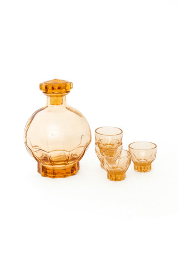 Vintage roze glazen karaf met 4 bijpassende shotglaasjes