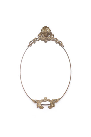 Vintage spiegel ovaal met decoratieve messing rand en hoofdje