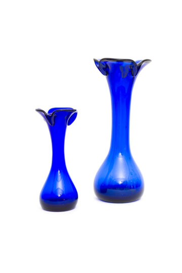 Vintage swung vaas van blauw glas