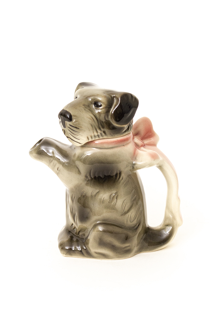 Vintage theepot/karaf hond met roze strik