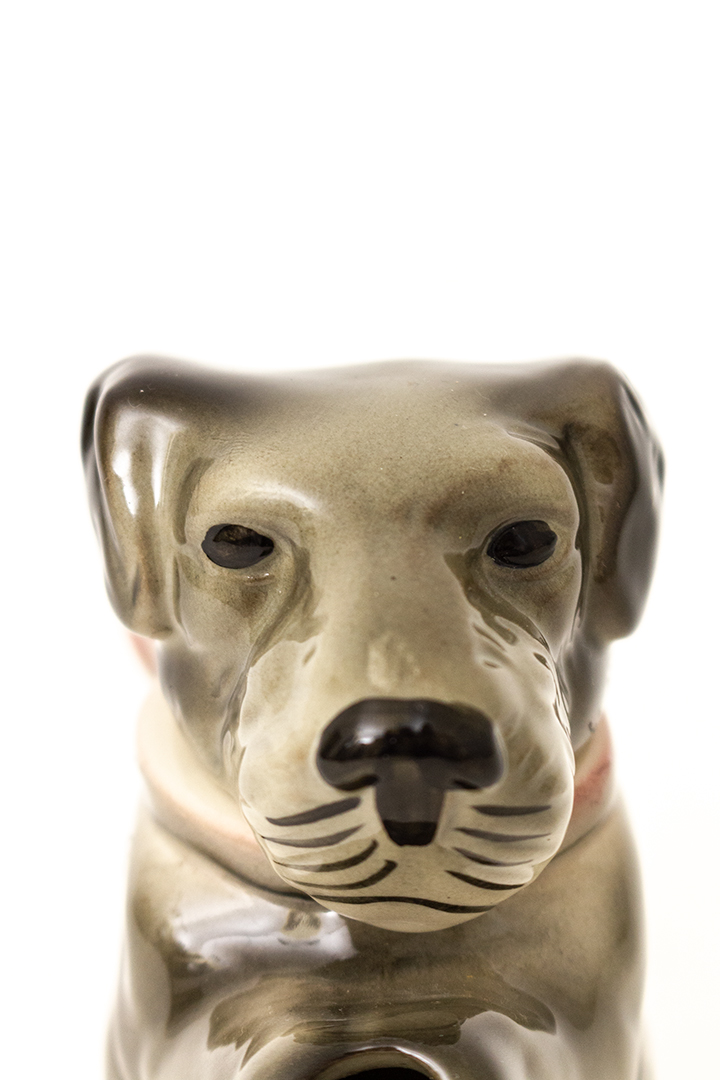 Vintage theepot/karaf hond met roze strik