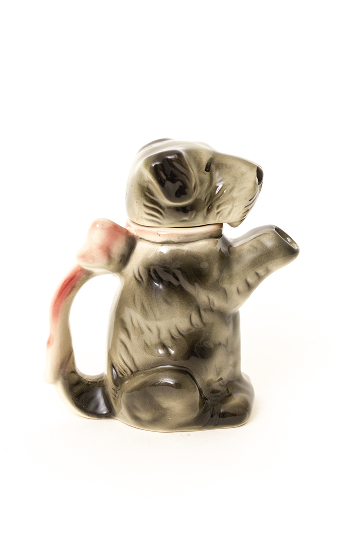 Vintage theepot/karaf hond met roze strik