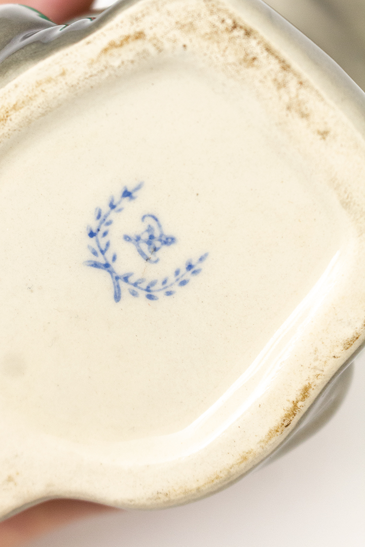 Vintage theepot/karaf hond met roze strik