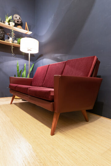 Vintage velvet bank met imitatieleer bordeauxrood jaren 60/70