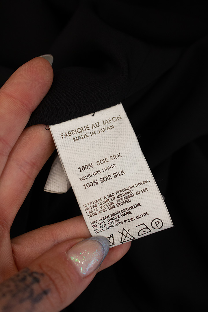 Yohji Yamamoto S/S21 zwarte zijden blouse met ronde vormen - Afbeelding 9