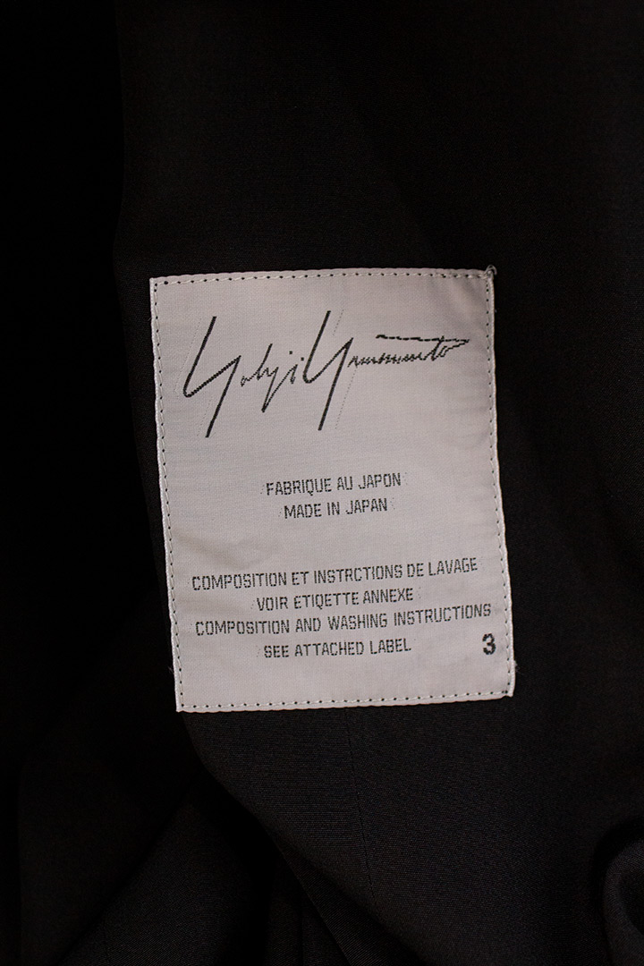 Yohji Yamamoto S/S21 zwarte zijden blouse met ronde vormen