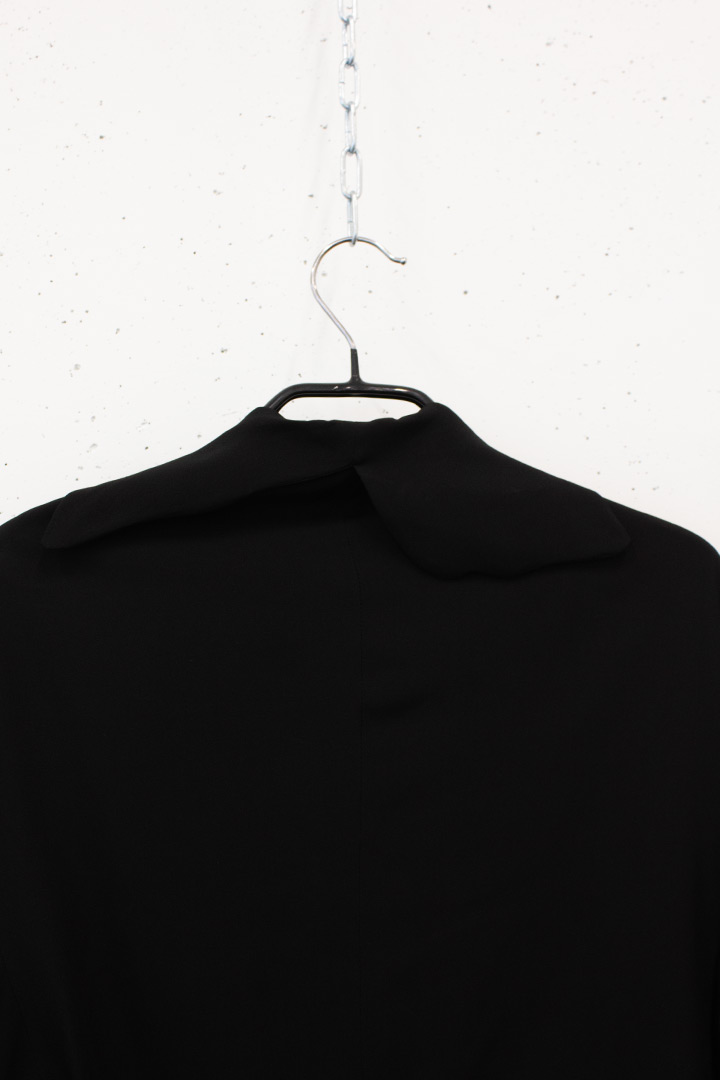 Yohji Yamamoto S/S21 zwarte zijden blouse met ronde vormen